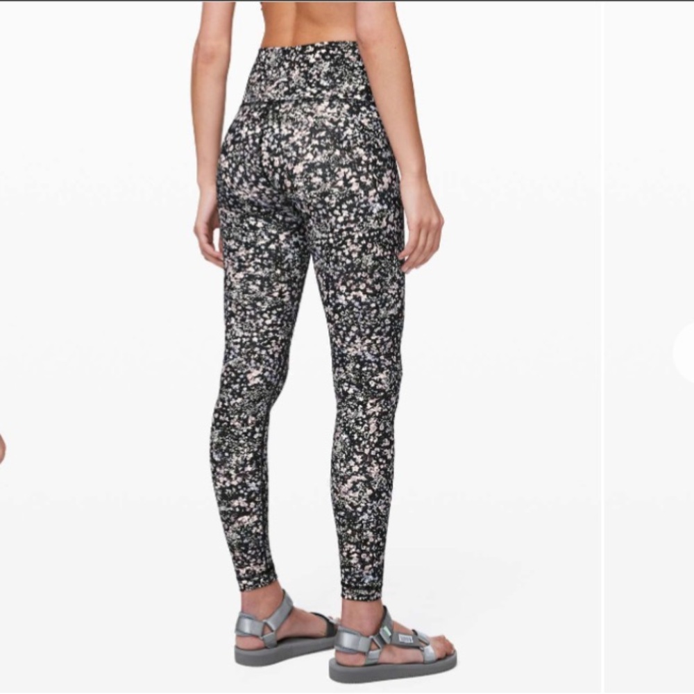 Lululemon Wunder Under High-Rise Tight 28" *Full-On Luxtreme
Floral Spritz Multi